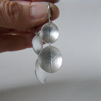 silver two larger oval leaf dish earrings
