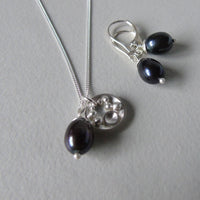 silver mini Selene necklace with black pearl