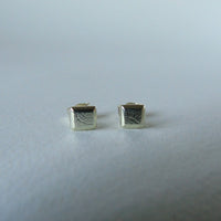 9ct solid gold mini leaf studs