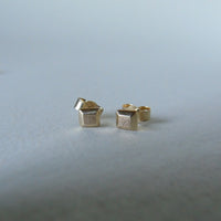 9ct solid gold mini leaf studs