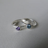 silver ring with faceted amethyst or blue zircon