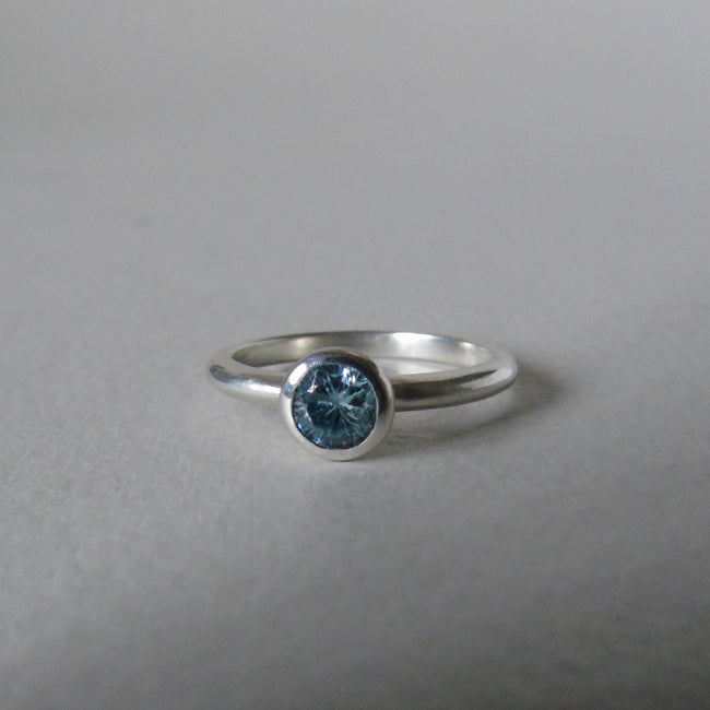 silver ring with faceted amethyst or blue zircon