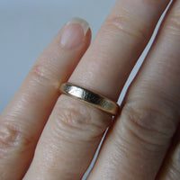 9ct yellow gold 4mm leaf texture ring - Special Price
