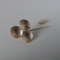 9ct yellow gold oval leaf dish lapel pin