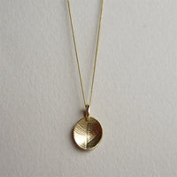 9ct yellow gold mini leaf dish necklace